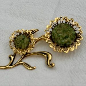 Vintage Jade Chip Flower Brooch